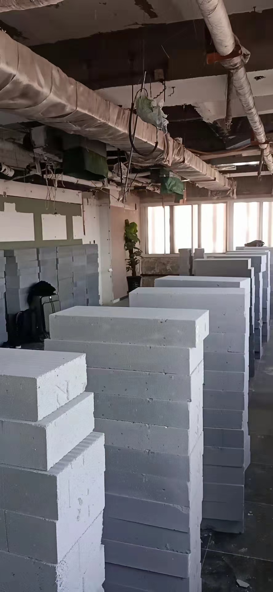 泡沫砖隔墙施工场景